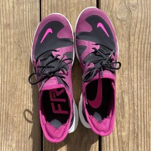 NIKE Free RN 5.0 Wmn Running Shoe - Size 9